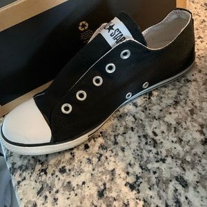 Black & white converse size 8